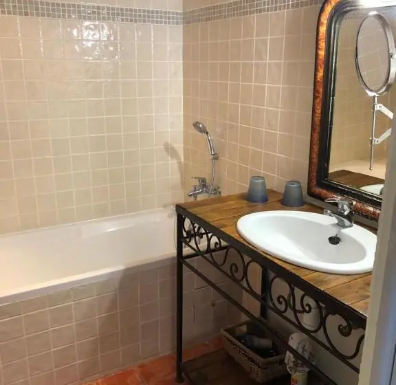庭の見える1ベッドルームアパートメント, Le Pavillon Vert B&b