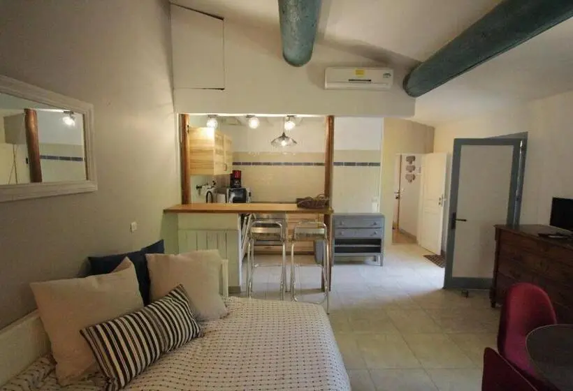 庭の見える1ベッドルームアパートメント, Le Pavillon Vert B&b