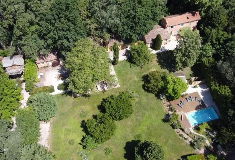 プールの見える1ベッドルームアパートメント, Le Pavillon Vert B&b