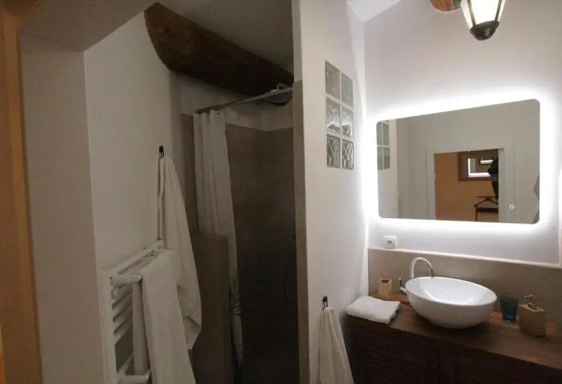 プールの見える1ベッドルームアパートメント, Le Pavillon Vert B&b