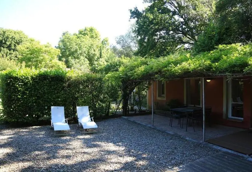 プールの見える1ベッドルームアパートメント, Le Pavillon Vert B&b