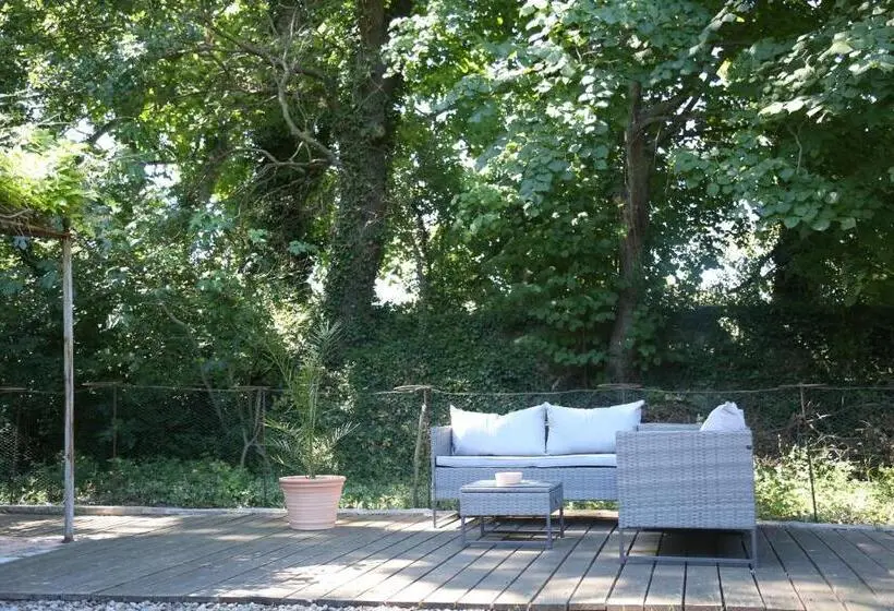 プールの見える1ベッドルームアパートメント, Le Pavillon Vert B&b
