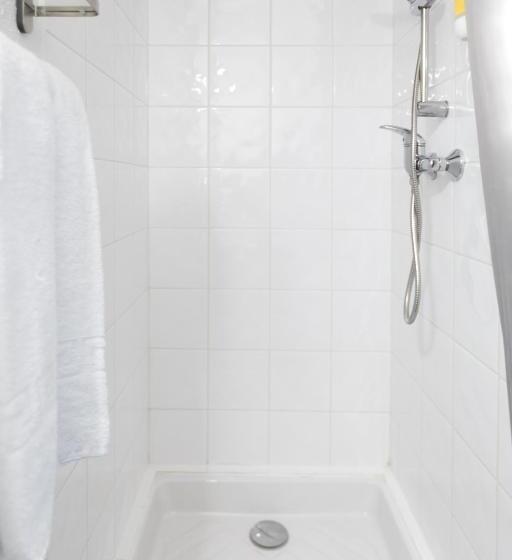 חדר סטנדרט לשלושה, Audotel