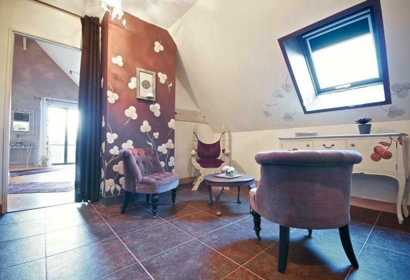 جناح, Entre Vignes Et Châteaux