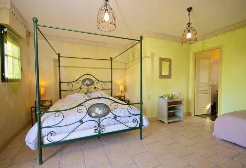 Standard Kolmen Hengen Huone, Entre Vignes Et Châteaux