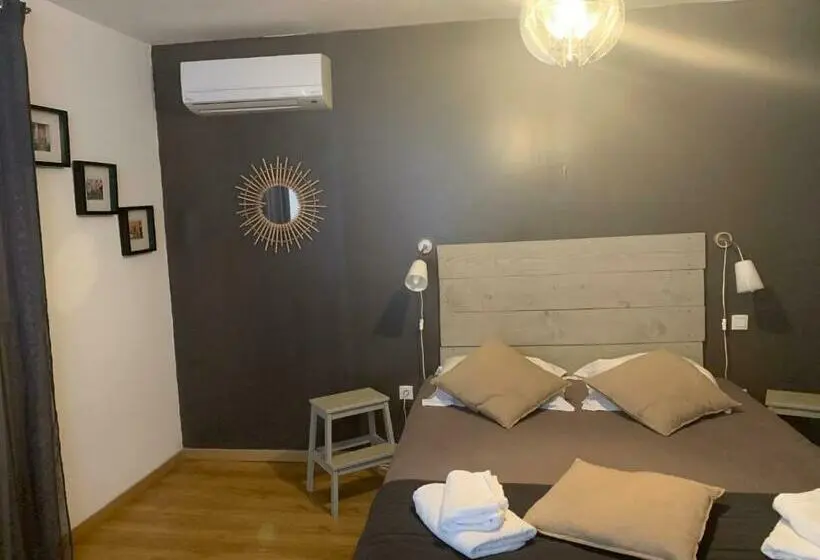 Standard-huone Sisäpuolella, Hôtel U Passa Tempu