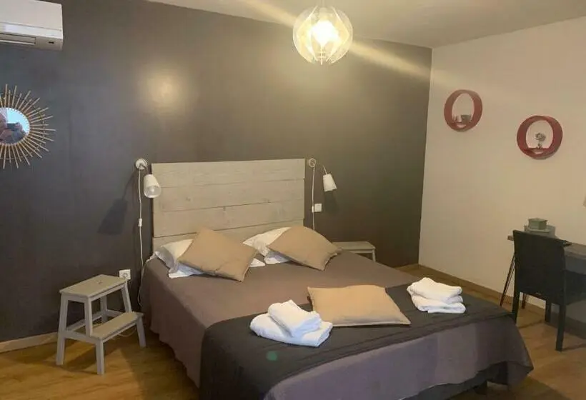 Standard-huone Sisäpuolella, Hôtel U Passa Tempu