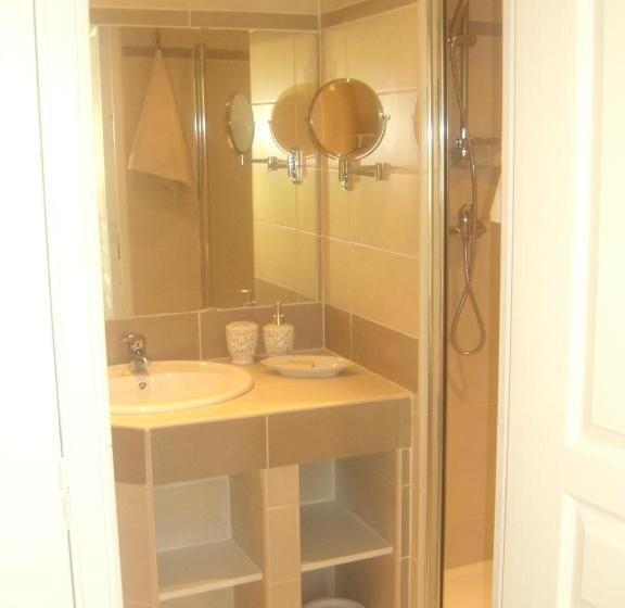 غرفة قياسية, L Oisette