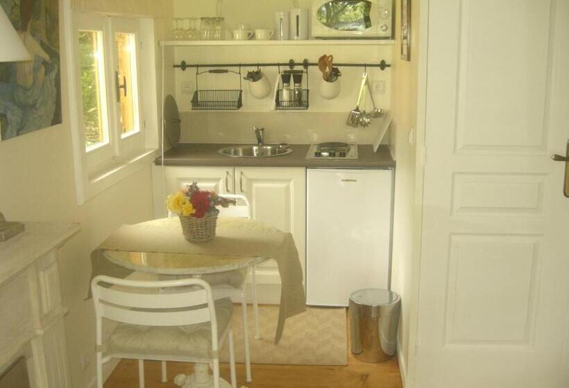 غرفة قياسية, L Oisette