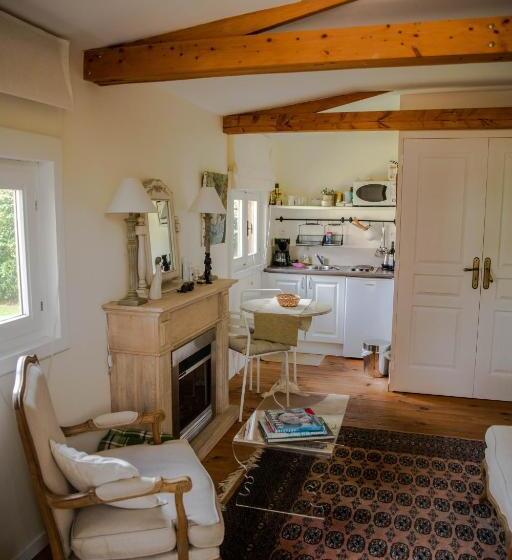 غرفة قياسية, L Oisette