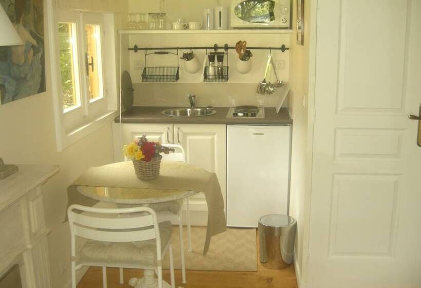 غرفة قياسية, L Oisette