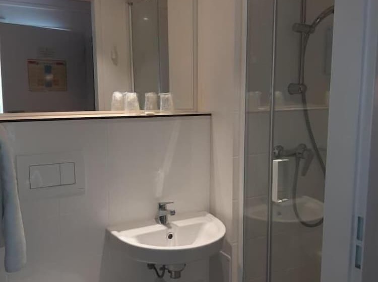 غرفة قياسية ثلاثية, Fasthotel Albertville