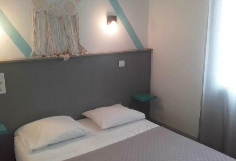 标准间, Clair Logis