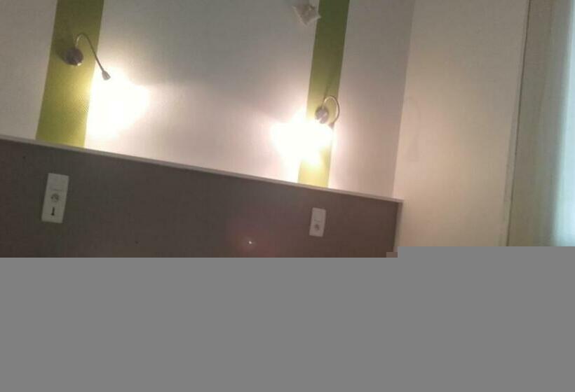 חדר סטנדרט, Clair Logis