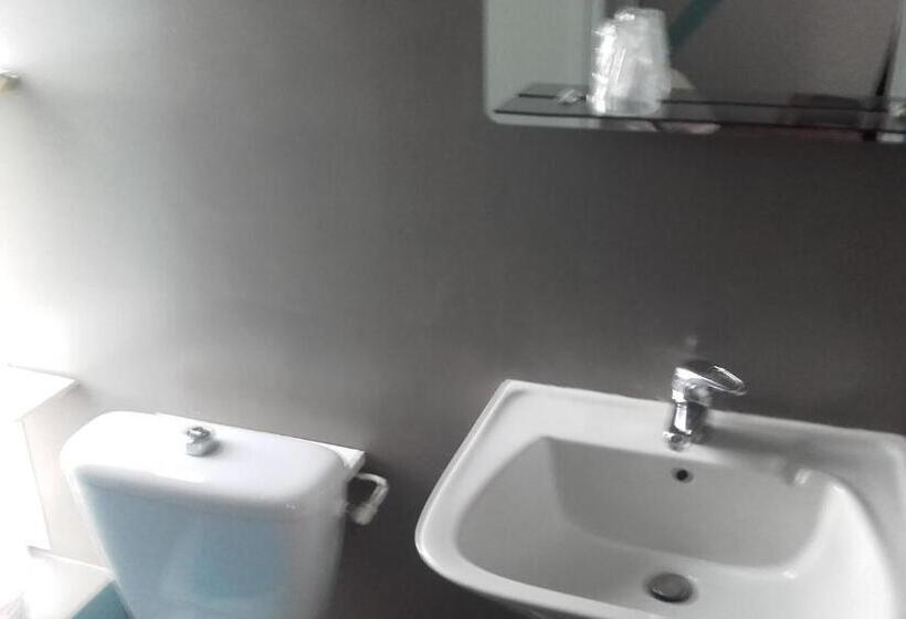 חדר קומפורט, Clair Logis