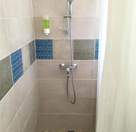 غرفة قياسية, De La Plage