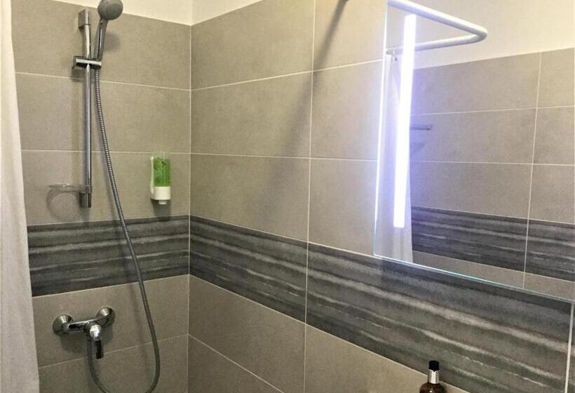 غرفة قياسية, De La Plage