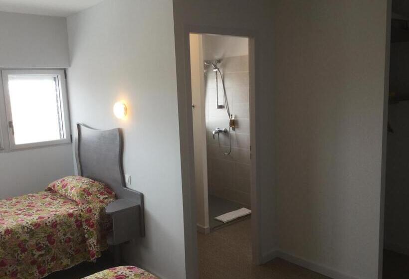 غرفة قياسية ثلاثية, De La Plage