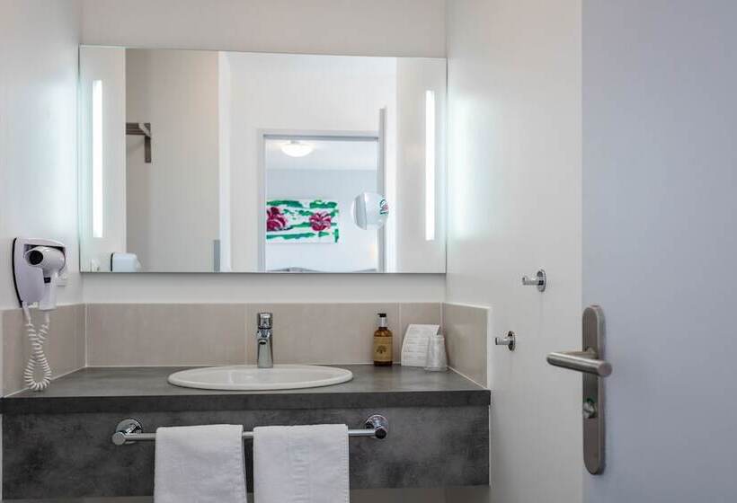 غرفة قياسية ثلاثية, De La Plage