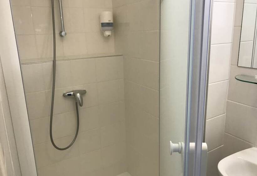 חדר קומפורט, Des Iles