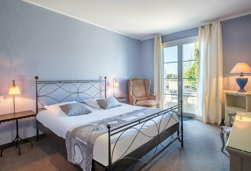 标准间带露台, Domaine De L Echassier, The Originals Relais