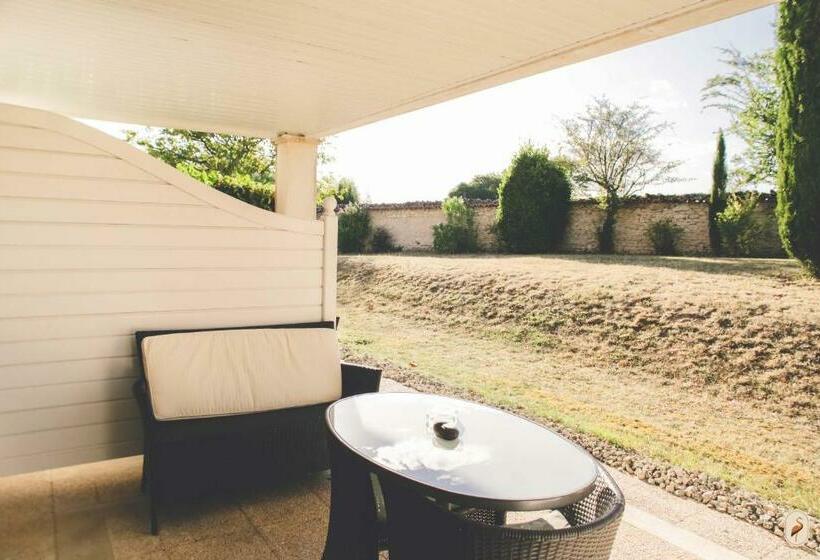 标准间带露台, Domaine De L Echassier, The Originals Relais