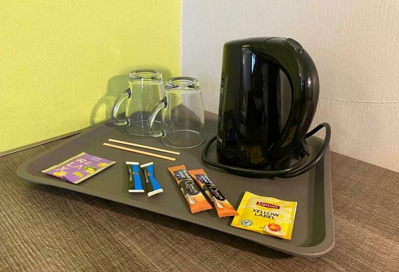 标准三人间, Bagatelle