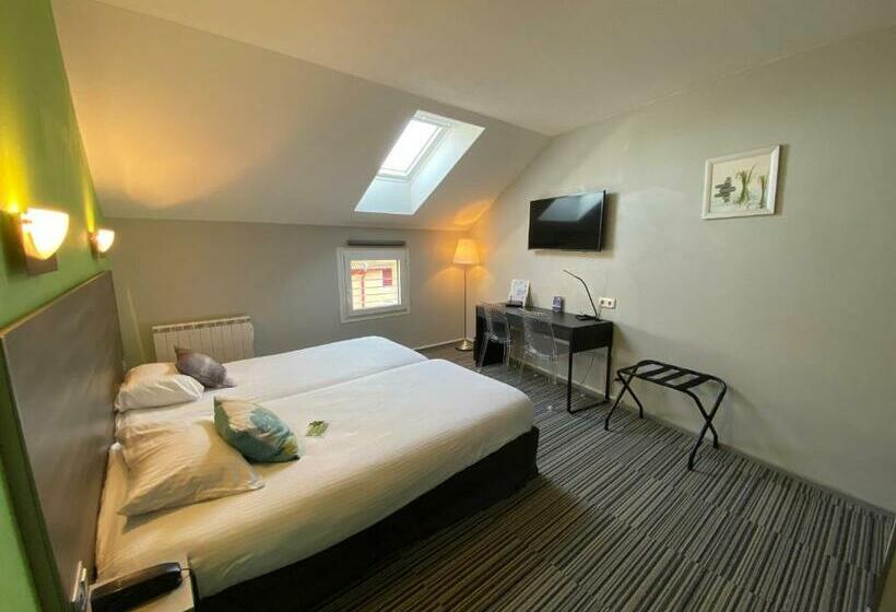 带城市景观的标准间, Bagatelle