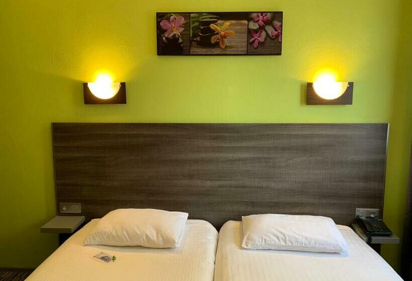 带城市景观的标准间, Bagatelle