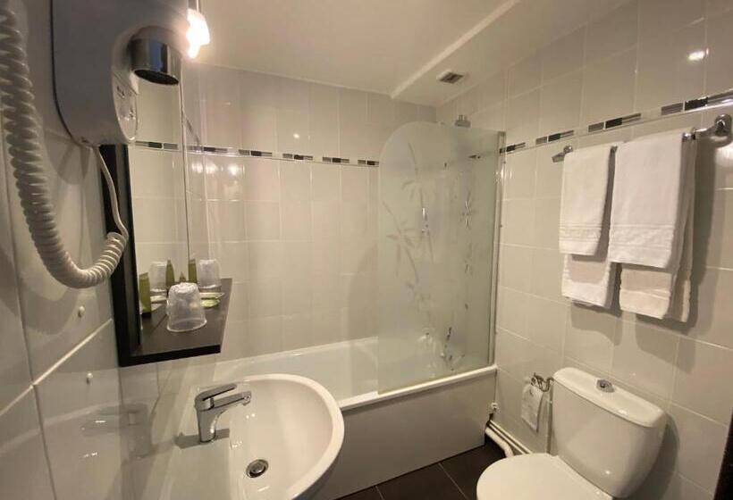 带城市景观的标准间, Bagatelle