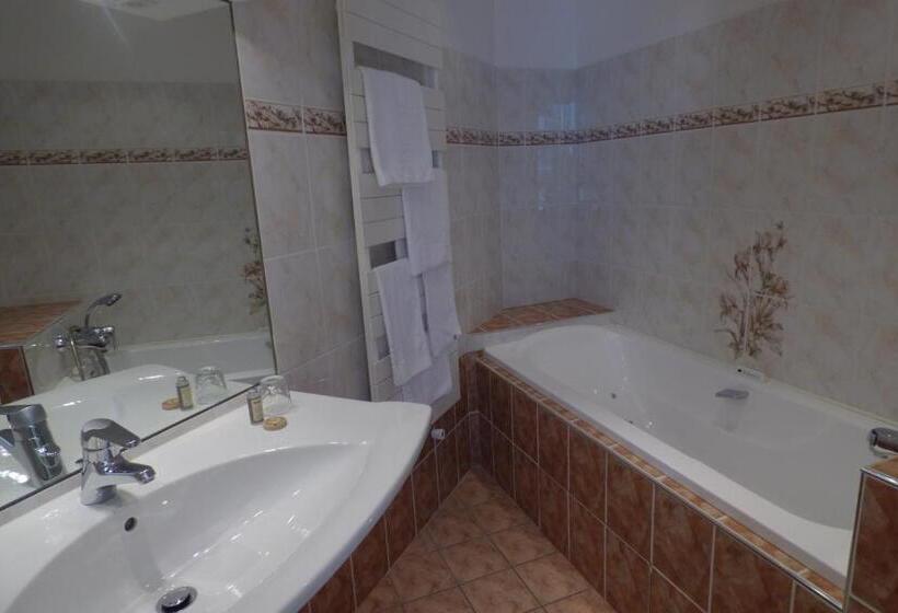 Номен Superior с Гидромассажем, Hôtel Du Lion D'or