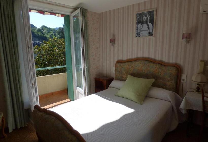 غرفة قياسية مطلّة علي الحديقة, Hôtel Du Lion D'or