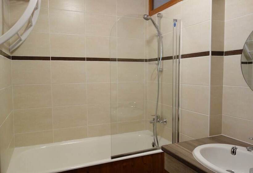 Номер Стандарт Трехместный, Hôtel L Escale Blanche
