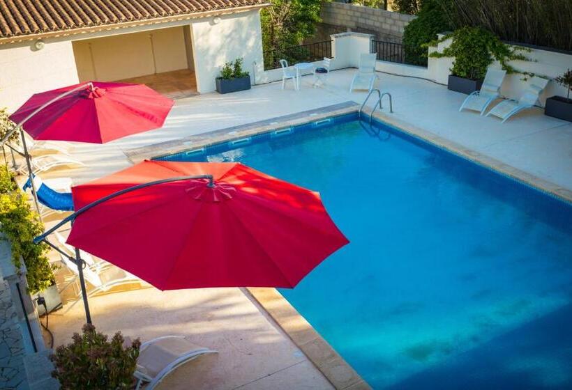 标准间带游泳池, Le Saintgenies