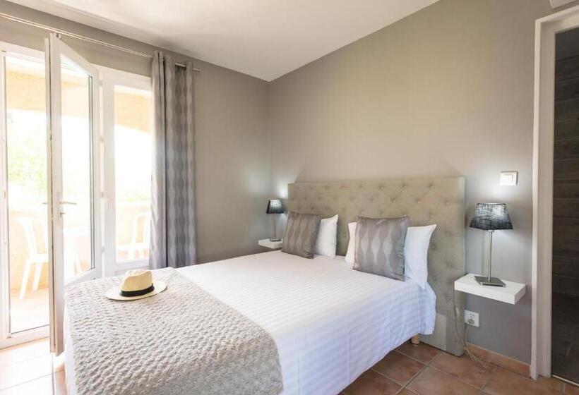 标准间带游泳池, Le Saintgenies