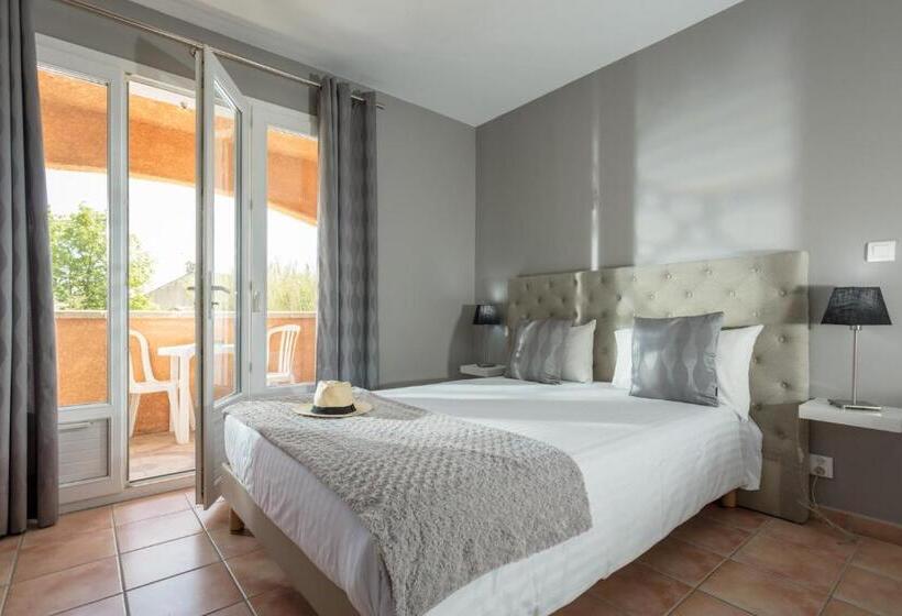 标准间带游泳池, Le Saintgenies