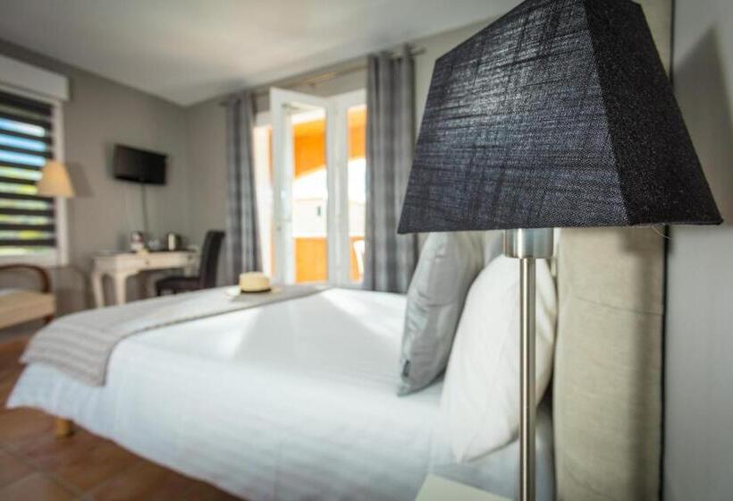 标准间带游泳池, Le Saintgenies