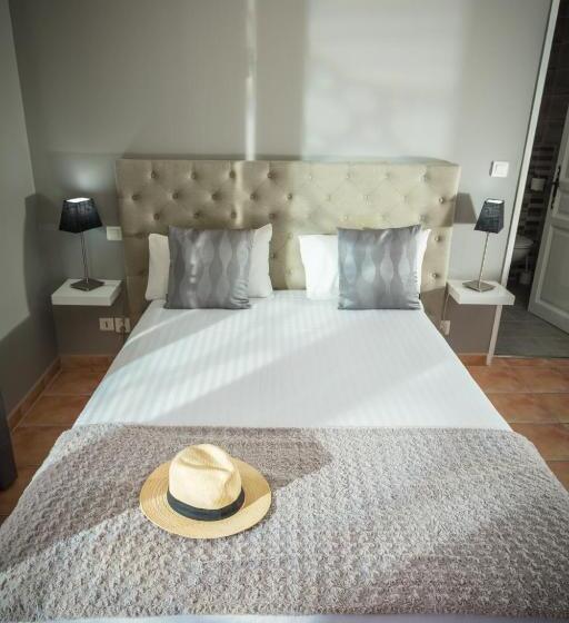 标准间带游泳池, Le Saintgenies