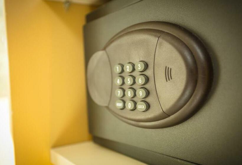 标准三人间, Le Saintgenies