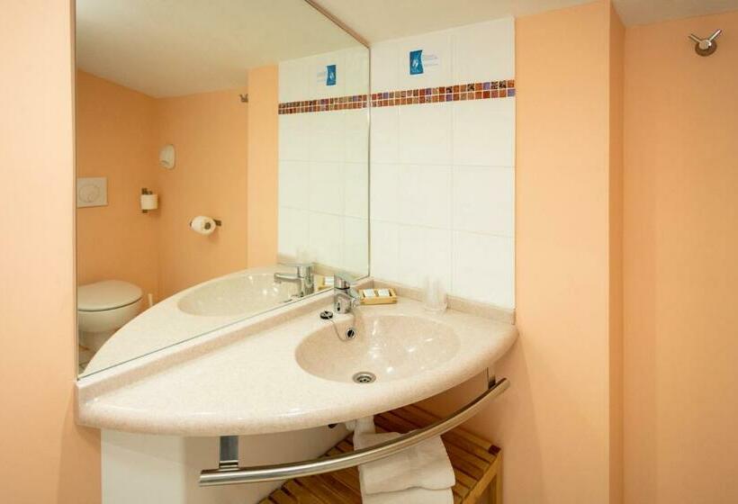 标准三人间, Le Saintgenies