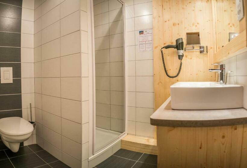 غرفة قياسية رباعية, Hôtel Le Vétiné