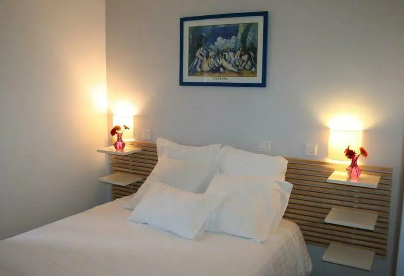 Standard Neljän Hengen Huone, Hôtel Les Italiens