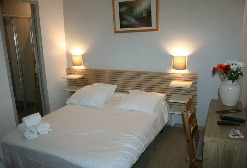 Standard Kolmen Hengen Huone, Hôtel Les Italiens