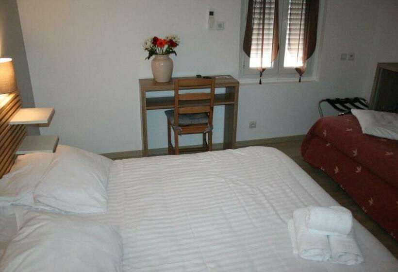 غرفة قياسية ثلاثية, Hôtel Les Italiens