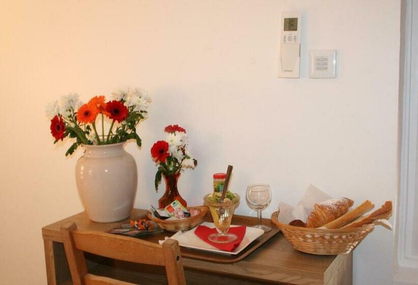 غرفة قياسية ثلاثية, Hôtel Les Italiens