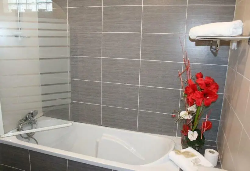 Standard Neljän Hengen Huone, Hôtel Les Italiens