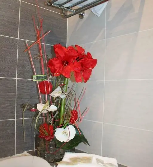 Standard Neljän Hengen Huone, Hôtel Les Italiens