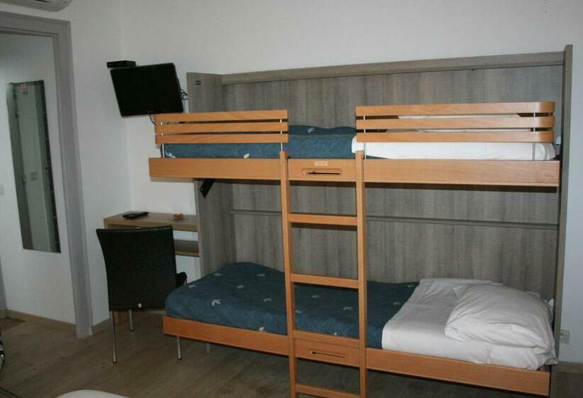 غرفة قياسية رباعية, Hôtel Les Italiens