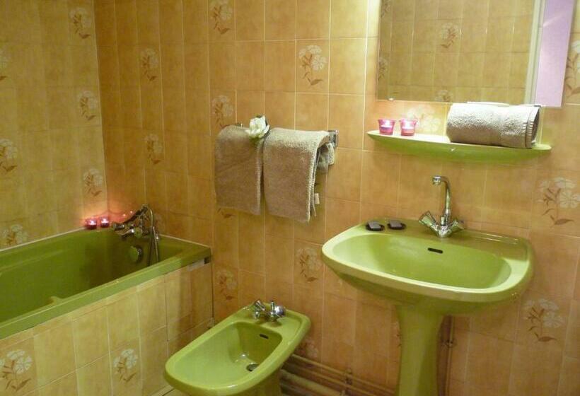 Номер Стандарт, Hôtel Rond Point