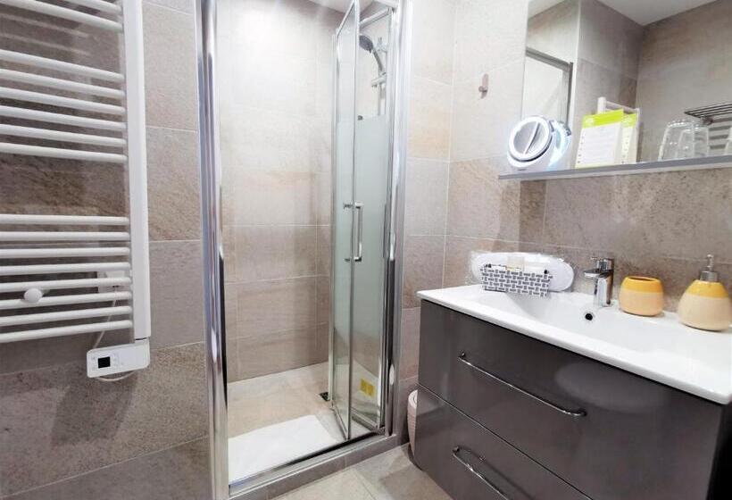 Номер Стандарт Трехместный, L Escapade